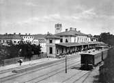 Trafikplatsen öppnades för allmän trafik 1865. Då arkitekten Claes Adelsköld uppförde byggnaden av ett litet stationshus i trä och banhall. Stationshuset undergick under årets lopp stora förändringar både ut- och invändigt.