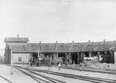 Gamla lokstallet som byggdes 1881 vid norra stambanans anslutning till stationen. Lokstallet hade plats för fyra lok.