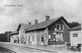 Stationen anlades 1862. Stationshuset i trä av Katrineholmstypen, byggt 1863 - 1864. Efter brand 24 december 1878 ombyggdes stationshuset.