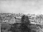 Älmhult stationen. Stationen anlades 1862. Stationshuset i trä av Katrineholmstypen, byggt 1863 - 1864. Efter brand 24 december 1878 ombyggdes stationshuset.