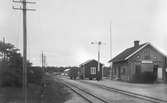 Trafikplats anlagd 1889. Stationshus i en våning i tegel. Vid slutet av 1930-talet moderniserades huset. Mekanisk växelförregling.