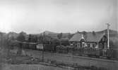 Hållplats anlagd 1894. Stationenshus kvar som sommarhus 1988. FJ-tåg i stationen.