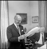 Bernhard Hjelm vid järnvägsmuseet avtackas.