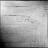 Meddelanden lämnade av fångar i Uddevalla - Vänersborg - Herrljunga Järnväg, UWHJ fångvagn.