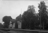 Stationen anlades 1872-73 .1909 restaurerades stationshuset.