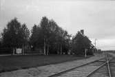 Stationen
Hållplats anlagd 1915. Tvåvånings stationshus i trä, sammanbyggt med godsmagasinet