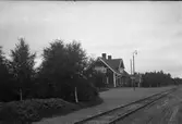 Station anlagd 1915. En- och enhalvvånings träbyggnad