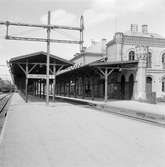 Helsingborgs centralstation. Stationen byggd av Landskrona & Helsingborg Järnväg, L&HJ, 1865. Järnvägen elektrifierades 1937. Helsingborg stavades Hälsingborg mellan 1912 och 1971.