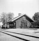 Kerstinbo station. Hållplats anlagd 1901. Hållplatsstugan restaurerades 1942.