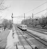 Statens Järnvägar, SJ X0a5. Snabbmotorvagnståg  vid Tomteboda övre. Snabbmotorvagnståg tillverkad av ASEA 1948. X0a5  hade högsta hastighet av 94km/h och blev Sveriges snabbaste tåg på helsträcka. I drift fram till mitten av 1980-talet.