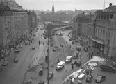 Vasagatan med Centralplanen och Centralstationen. Vid trafikomläggningen för tunnelbanebygget 7 januari 1952.