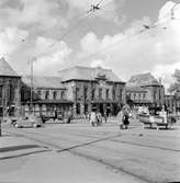 Göteborg Central och Drottningtorget.
På bilden syns en båt som var högsta vinsten i ett lotteri anordnat av en förening för dövstumma.