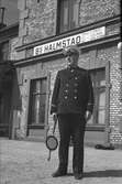 Bolmens Halmstad. Nytt namn 1947-04-09 Halmstad Östra.
Text på skylten 79 km från Ljungby, 115 km från Vislanda, 193 km från Karlshamn. Stationsföreståndare Oscar Brandt.