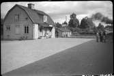 Norrala station. Hållplats anlagd 1926. Elektrisk drift Söderhamn - Hudiksvall 1955-11-28. Nedlagd drift 1999-10-04.