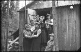 Gruppfoto taget under evakueringen av finska flyktingar, hösten 1944.