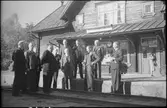 Delegation från SJ vid Hundsjö station, i samband med evakueringen av finska flyktingar 1944.