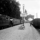 Stationen anlades 1865. Skylt med texten: Plattform IV. Tåg mot Karlskrona.