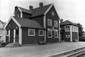 Stationen öppnades 15 oktober 1916 som hållplats och kallades då Remmene. 1920 inreddes en bostadslägnhet en trappa upp i stationshuset i trä.