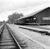 Arboga bangård med nytt godsmagasin. Stationen öppnades 1857.