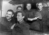 Krigsfångeutväxling. Sex amerikaner åker med det sista tåget från Tyskland till Göteborg.