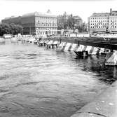 Strömbron under uppförande.