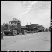 Statens Järnvägar, SJ Sdu 100403. Specialtransport med vagnbjörn. Fundament för slipmaskin till Ortviken pappersbruk