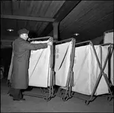 Fällbox för konfektionsvaror.