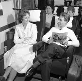 Resande i SJ B010. Statister.