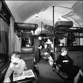 Resande i B08f. Statister.