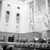 Jubileums avslutning i Konserthuset.. Statens Järnvägar SJ 1856-1956, 100-årsjubileum. I talarstolen står Statens Järnvägar SJ generaldirektör Erik Upmark