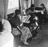 Statens Järnvägar, SJ Tåghem.
Skolundervisning i sällskapsvagnen.
(Blackebergs Lärov. tåghem)