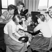 Statens Järnvägar, SJ Tåghem.
Underhållning i sällskapsvagnen.
(Blackebergs Lärov. tåghem)