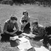 Läroverkselever på studieutflykt till Tjörnedala. (Foto i samband med Blackebergs Lärov. Tåghem)