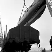 U-båten Spiggen transporteras till godsvagn