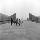 Sowjetisches Ehrenmal Treptower Park, minnesmärke över de soldater från Röda Armén som stupade under striderna i Berlin april-maj 1945. Bilden tagen i samband med Statens Järnvägar, SJ, Lucias besök i Berlin