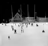 Pjäxdans på isbanan vid Fjällgården.