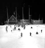 Pjäxdans på isbanan vid Fjällgården.