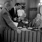 Statens Järnvägar, SJ Rb02 provtur Stockholm Centralstation - Uppsala - Stockholm Centralstation.
Generaldirektör Erik Uppmark och Överingenjör Ahström, Maskintekniska Byrån