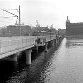 Snabbtåg/motorvagnståg Statens Järnvägar SJ Y0a2 på Riddarholmsbron, på sträckan mellan Riddarholmen och Stockholm Central.