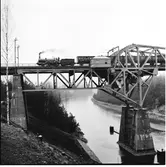 Historiska tågets resa från Stockholm till Göteborg för invigningen av Tåg 62. Sträckan Älvsjö-Södertälje. SJ B 3 