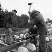 Spårarbete, Flisby-Solberga. Svetsar skarv