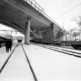 Landsvägsbro över bangård