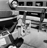 Kopplingsanordning mellan motorvagn och lok med instruktionsskylt