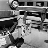 Kopplingsanordning mellan motorvagn och lok med instruktionsskylt