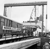 Godsvagnar på rampen till tågfärjan Statens Järnvägar SJ 