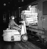 Ilgodståg. Centralstation - Hagalund - Centralstation. Truck lastning av gods.