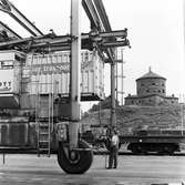 Göteborg Norra, containerterminal. I bakgrunden syns Skansen lejonet. Göteborg