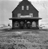 Sveriges nordligaste järnvägsstation . Stationshuset byggdes i tegel 1913