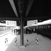 Skolungdom från Eskilstuna, Et, vid Centralstation