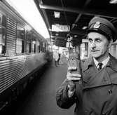 Stockholm Central. Plattformsinspetkör Eskil Svensson, 
Högupplöst bild finns.